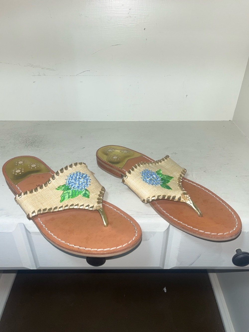 Jack Rogers Women’s Raffia Embroidered Blue Hydrangea Thong Sandals Size 10